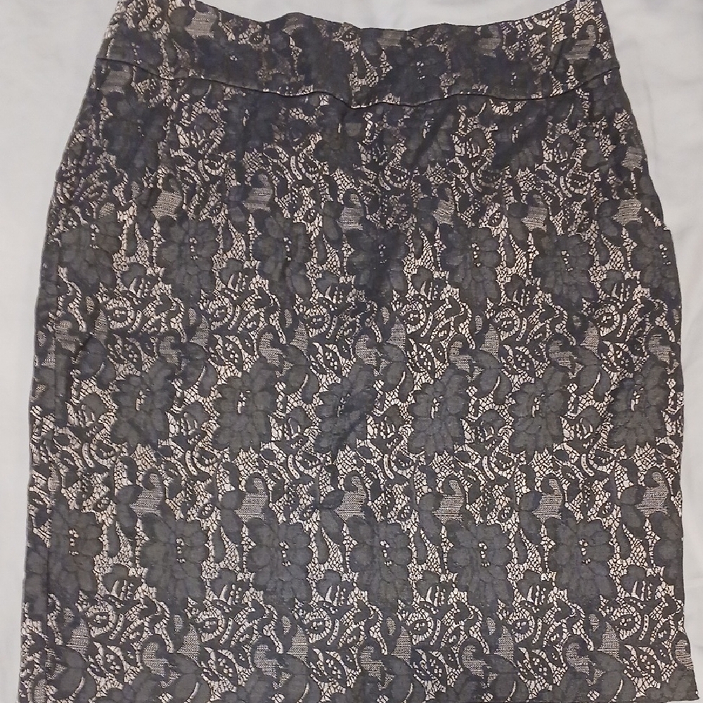 Forever 21 Black and Cream Lace Pencil Skirt